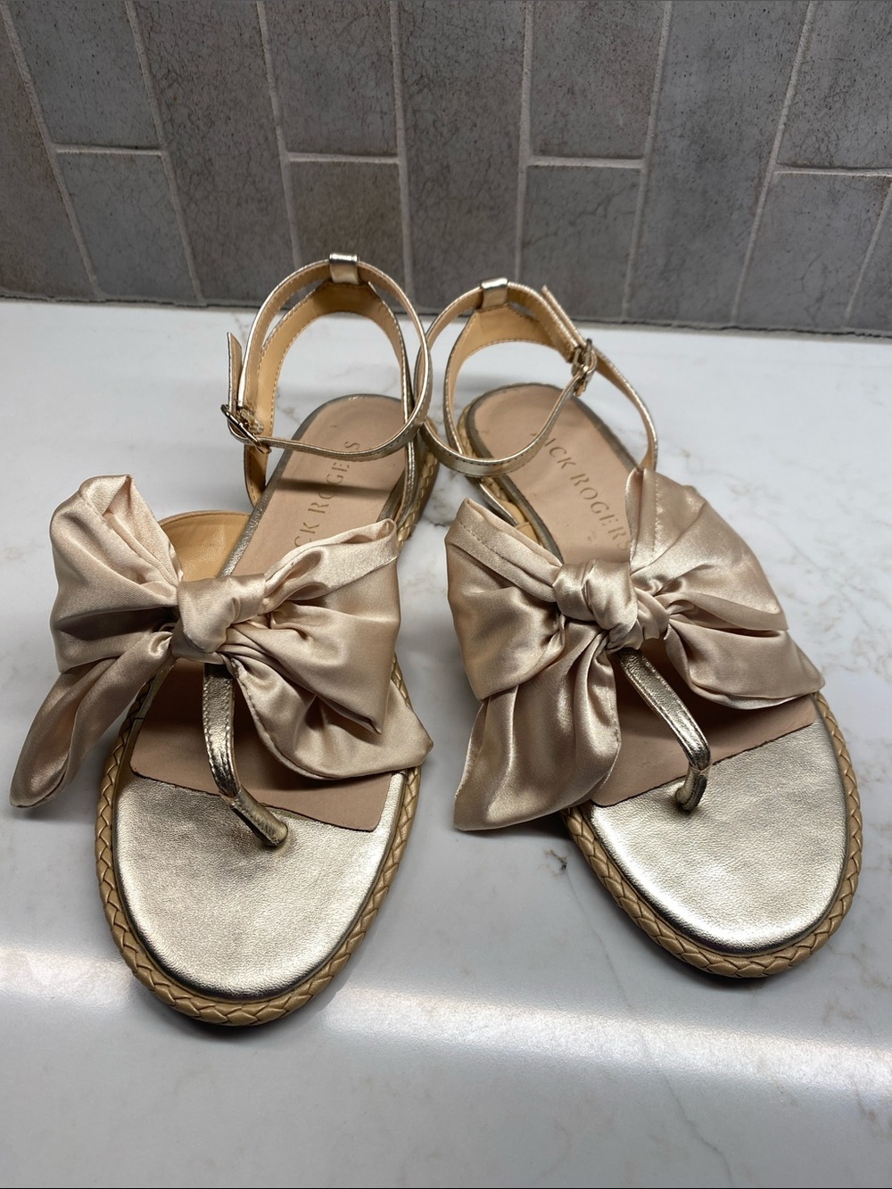 Jack Rogers Sandals Champagne Metallic Bow Thong Balletcore Soft Glam Size 6.5
